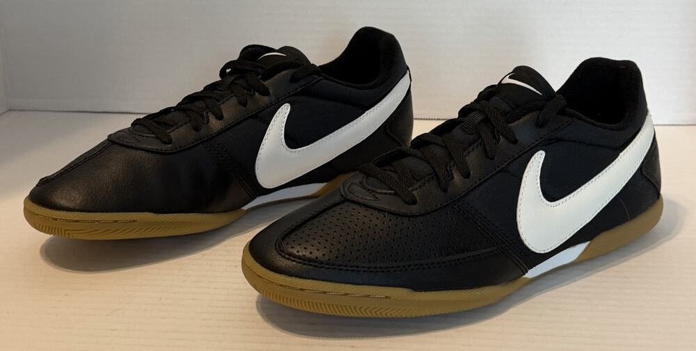 Nike Davinho Indoor Soccer Shoes Mens 8 Black White Gum 580452-010 NEW NIB